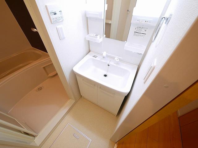 洗面設備　スペースが確保できる洗面所です