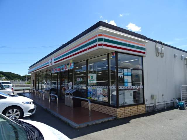 コンビニ　セブンイレブン（コンビニ）まで947m