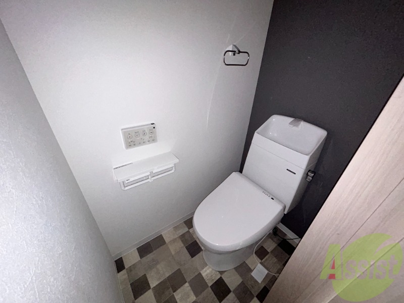 トイレ　温水洗浄便座なので快適に使用できそうですね。