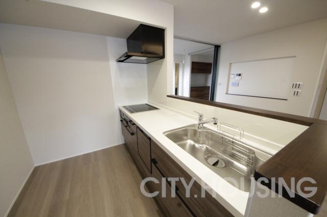 キッチン　※同タイプ部屋の写真です。