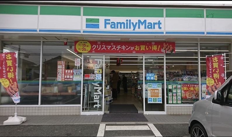 コンビニ　ファミリーマート小倉中貫二丁目店（コンビニ）まで575m