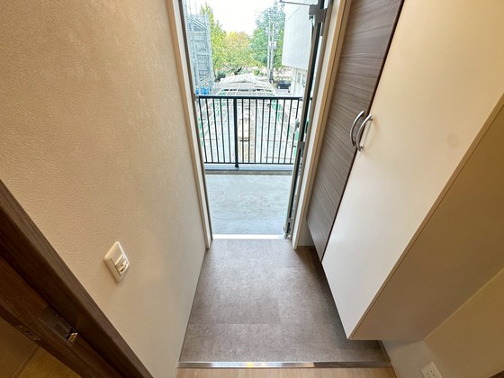 玄関　※別部屋の写真です。