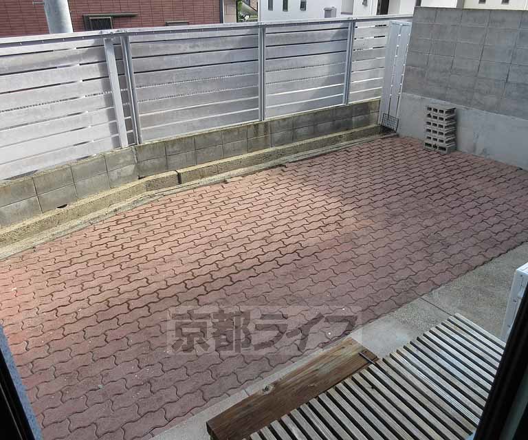 バルコニー　１階ならではの庭の広さです！