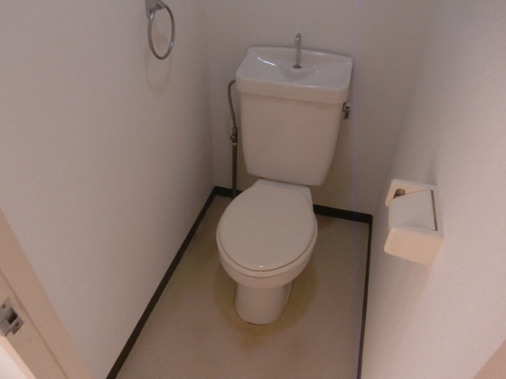 トイレ　※掲載写真は同マンション別部屋参考写真となります。
