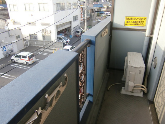 バルコニー　※掲載写真は同マンション別部屋参考写真となります。