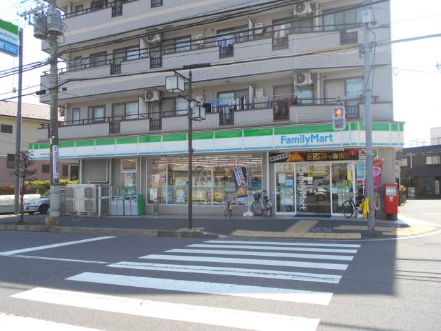 コンビニ　ファミリーマート（コンビニ）まで743m