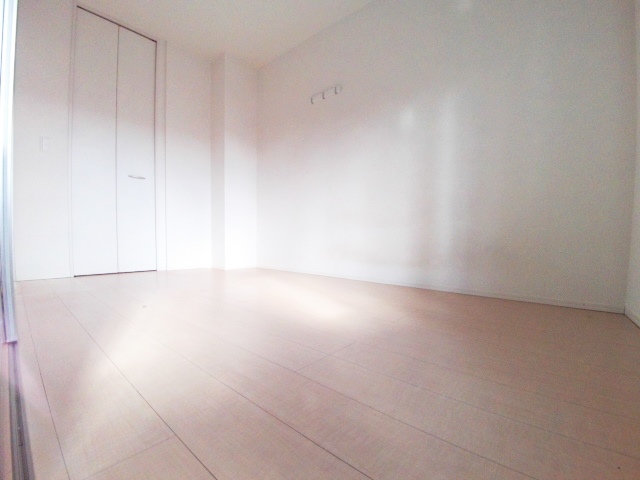 その他　独立した４．５帖のお部屋としても利用出来る綺麗な洋室