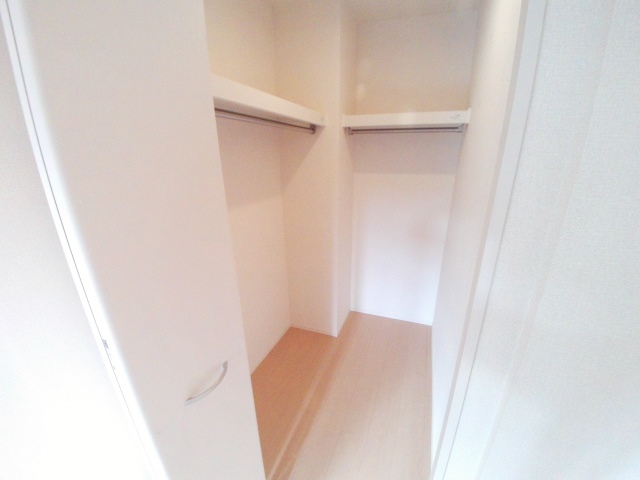 収納　収納力が自慢のウォークインクローゼット付き