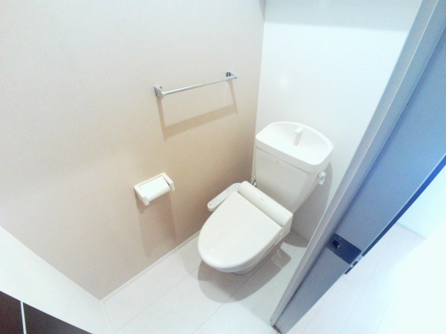 トイレ　ウォシュレット付きのお手入れされた綺麗なトイレ