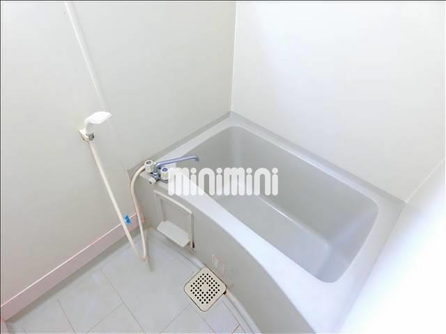 バス・シャワールーム　給湯式のお風呂です。