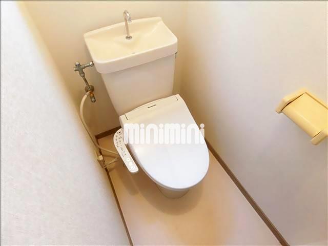 トイレ　温水洗浄機能付きのトイレです。