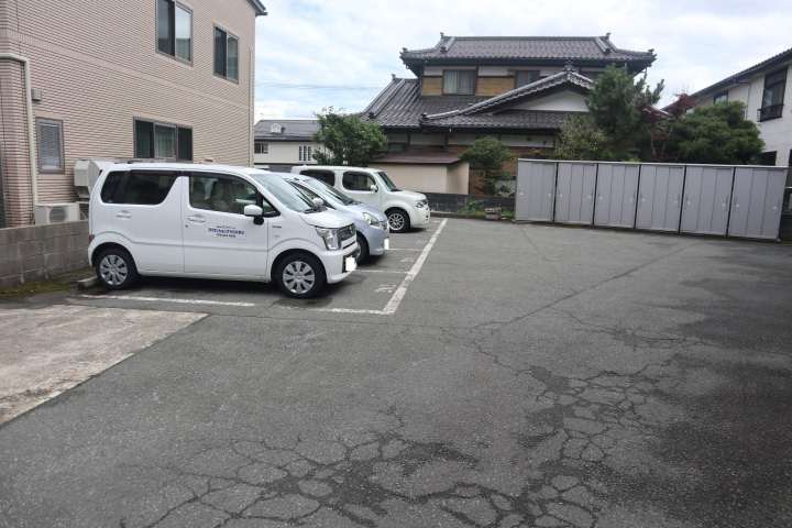 その他　敷地内駐車場（その他）まで0m
