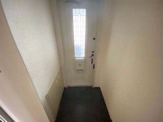 玄関　※他の号室の写真になります。