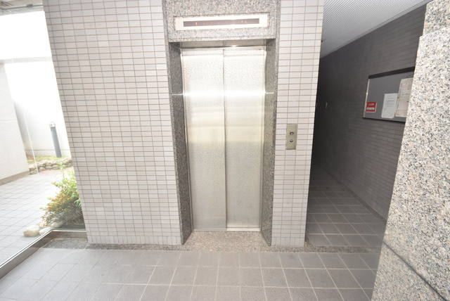 エントランス　エレベーター