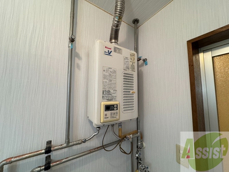 その他設備　給湯器は簡単操作で温度調整ができますよ。