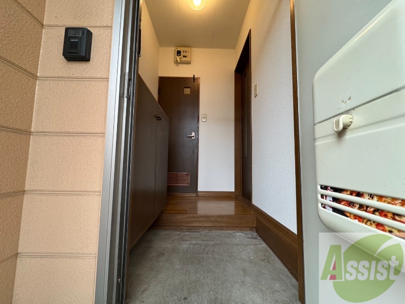 玄関　玄関の様子です。明るい印象ですね。気分もあがりそう。