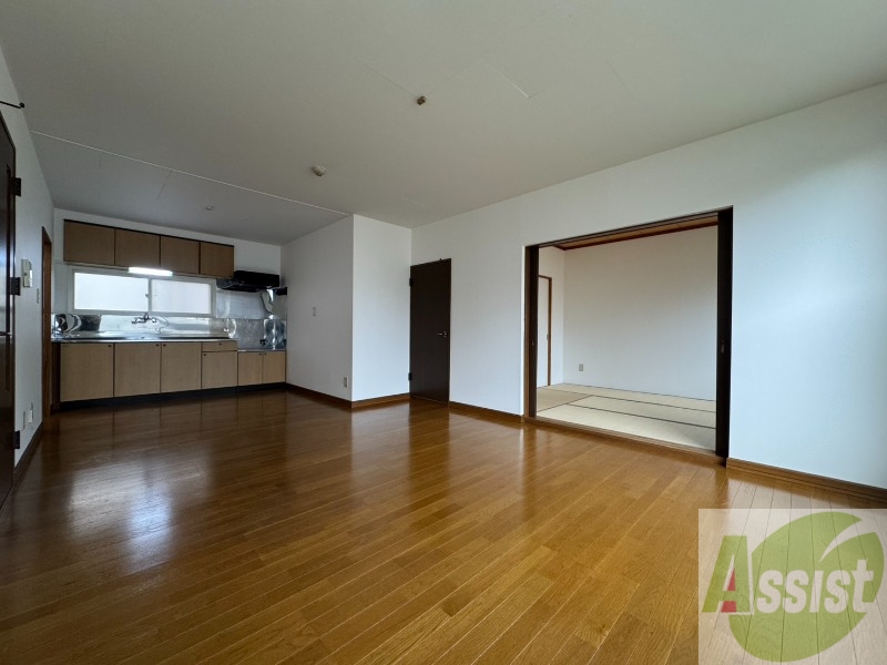 居室・リビング　広くてキレイなお部屋が広がっていて、充実した生活が送れそう。