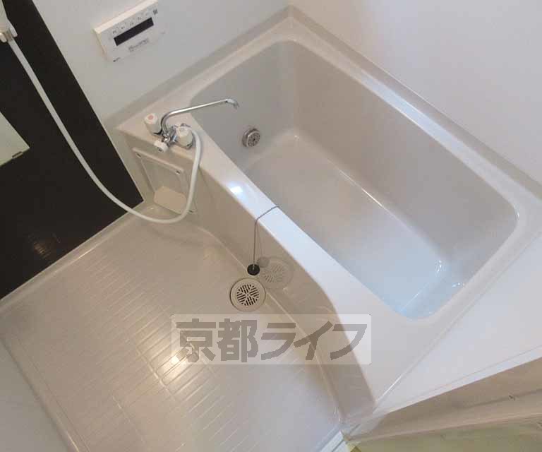 バス・シャワールーム　広いのでゆったり浸かれそうです！