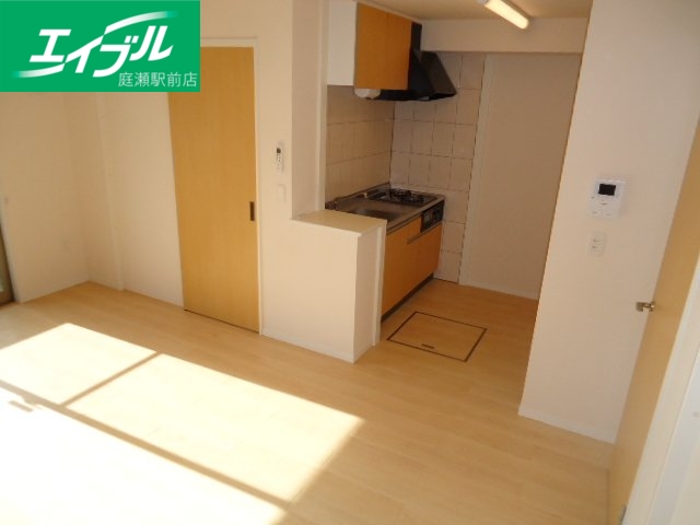 その他　洋室からキッチン