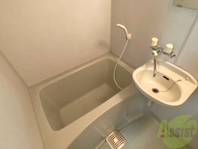 バス・シャワールーム　充分な広さの浴室なので、心身共にリフレッシュしますね。