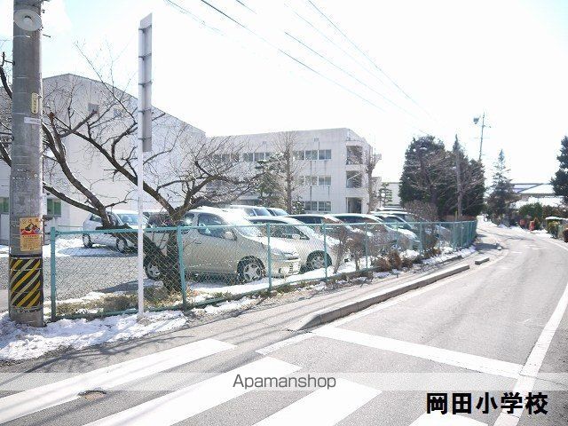 小学校　松本市小学校岡田小学校（小学校）まで746m