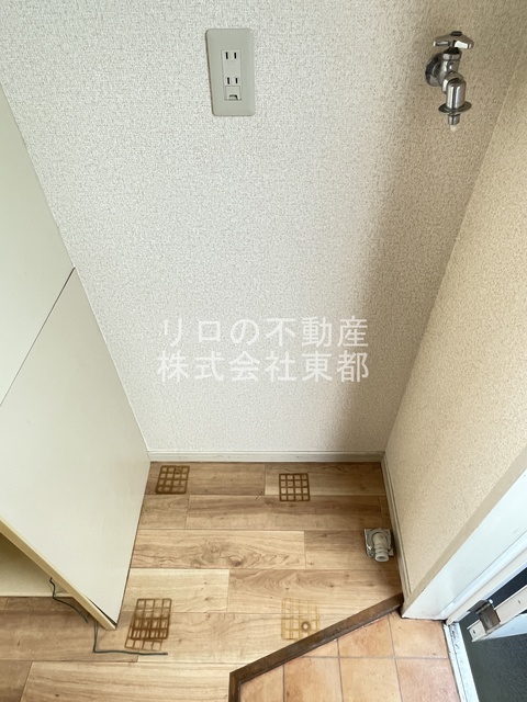 その他　洗濯機置き場は室内にあるので雨に濡れる心配はありません。