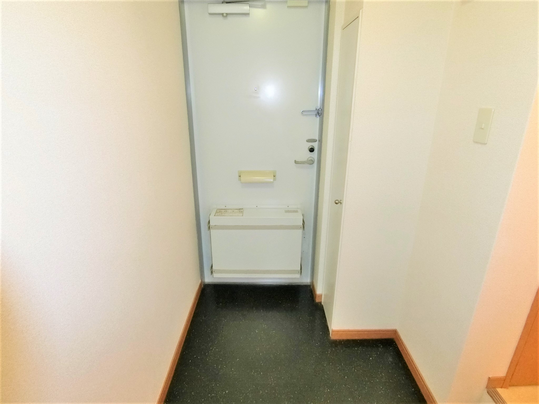 玄関　留守でも安心な宅配ＢＯＸとシューズボックスを完備☆