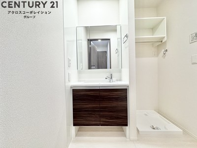 洗面設備　収納豊富な独立洗面台☆