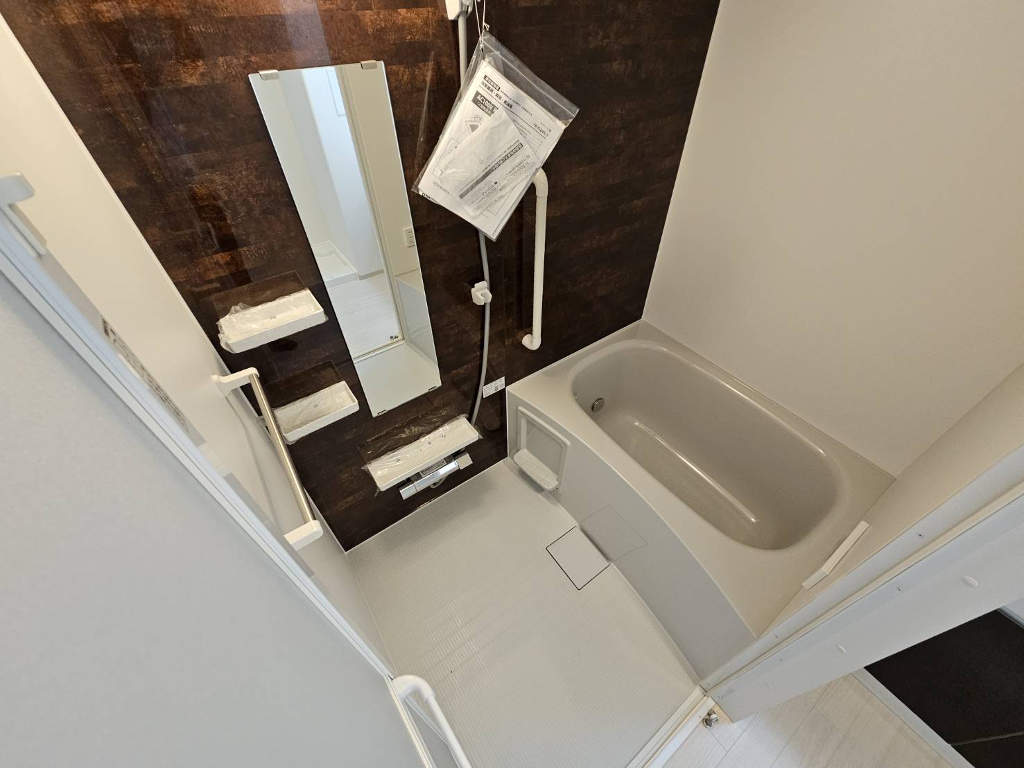 バス・シャワールーム　追い焚き・浴室乾燥機付き。