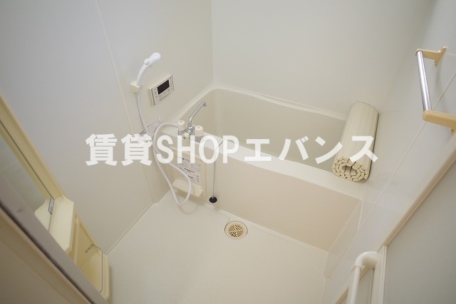 バス・シャワールーム　コンパクトで使いやすいお風呂です