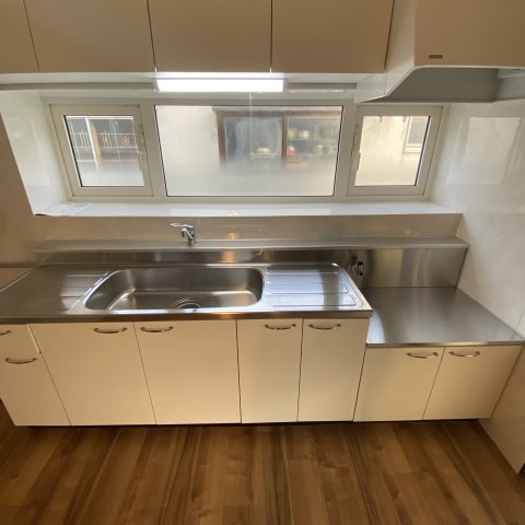 洗面設備　明るい洗面所です