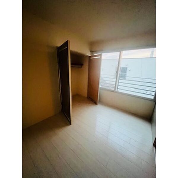 居室・リビング　明るい洋室です