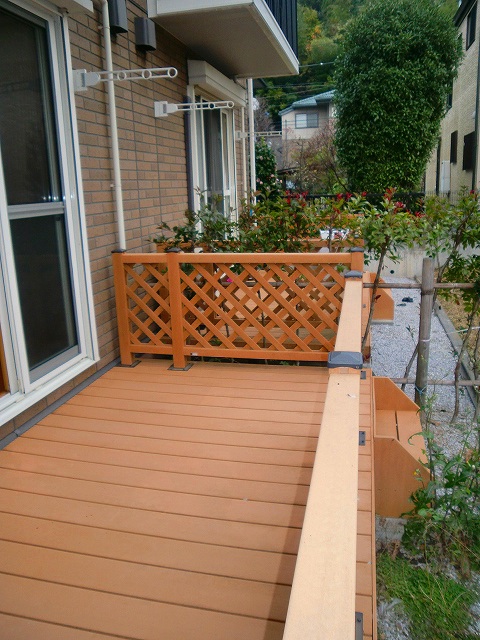 庭　明るい広々ウッドデッキ。