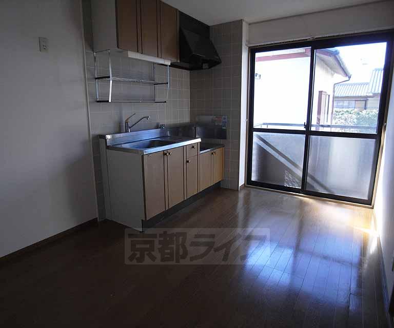 居室・リビング　６帖のダイニングキッチンです。