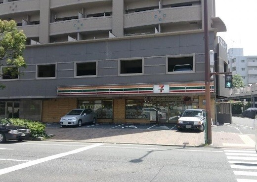 コンビニ　セブンイレブン小倉片野３丁目店（コンビニ）まで65m