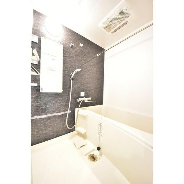 バス・シャワールーム　落ち着いた空間のお風呂です