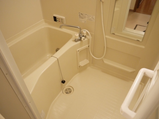 バス・シャワールーム　ゆったり過ごせるお風呂です