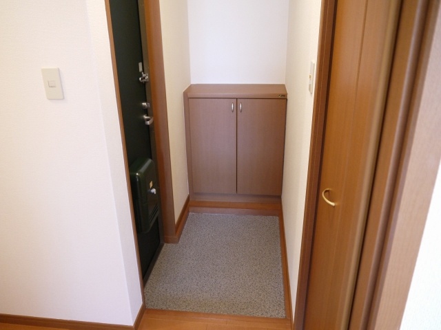玄関　下駄箱つき