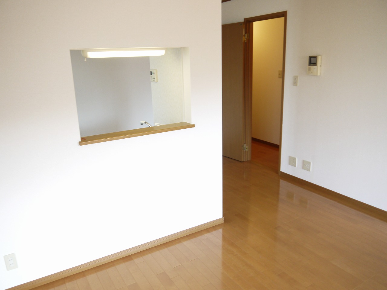 セキュリティ　リビングにインターホンがついています