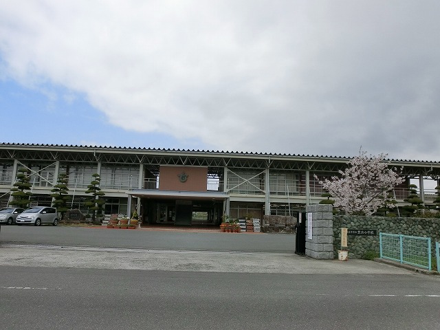 小学校　観音寺市立 豊浜小学校（小学校）まで852m