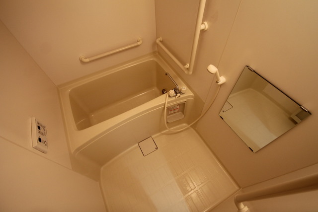 バス・シャワールーム　追い焚きバス！