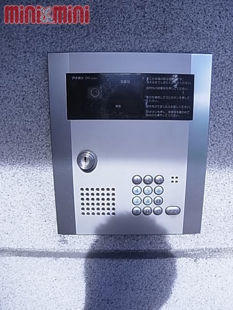 エントランス　オートロックで女性の方も安心です。