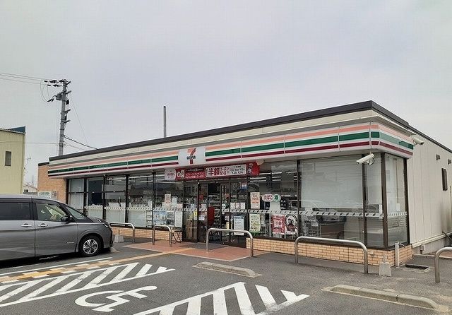 コンビニ　セブンイレブン（コンビニ）まで450m