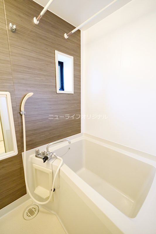 バス・シャワールーム　自然光の入るバスルームでくつろぎのひと時を☆