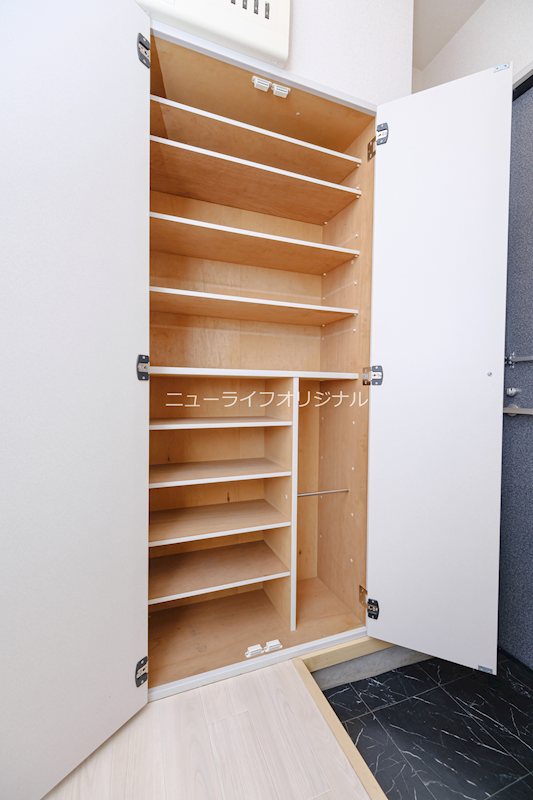 玄関　大型の玄関収納♪玄関まわりをすっきりと収納出来ます☆