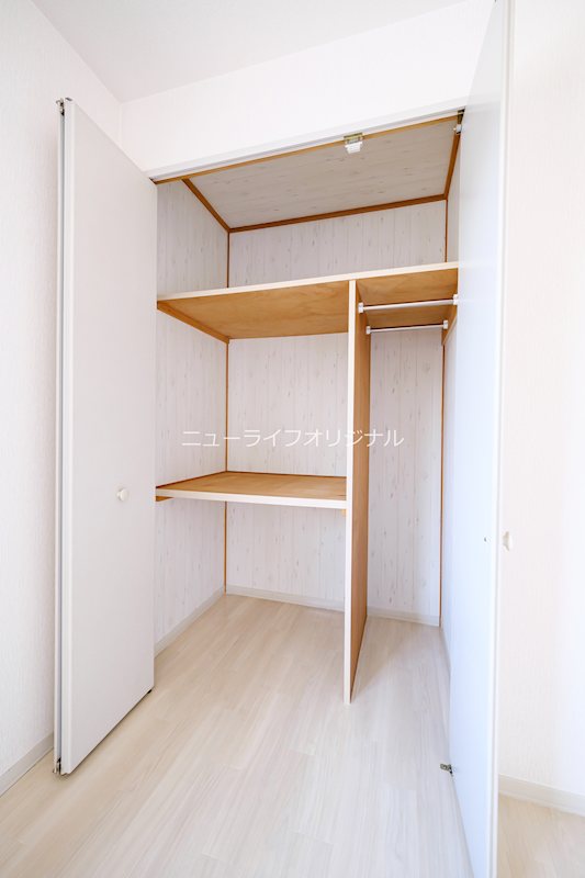 収納　6.5帖洋室収納☆丈の長いお洋服も掛けて収納できます☆