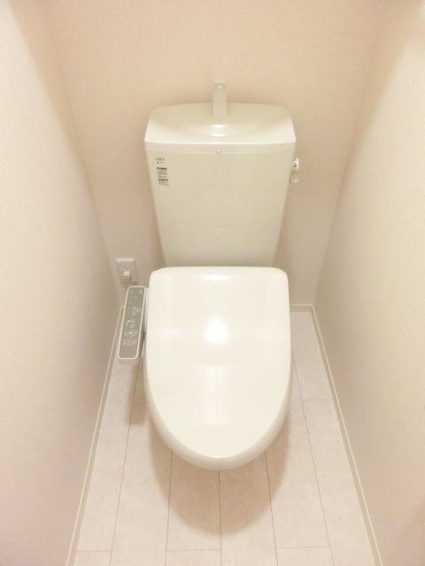 トイレ　ウォシュレット付きです。