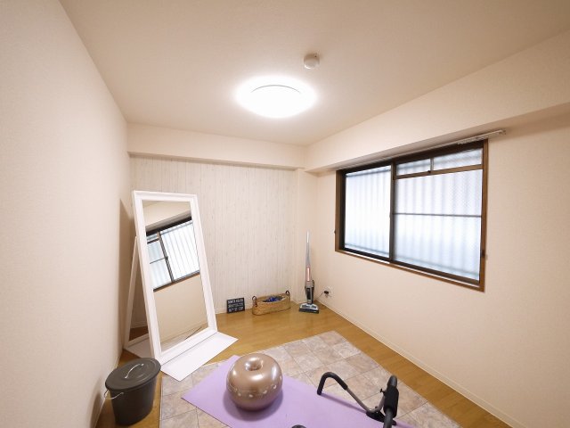 その他部屋・スペース　広くて明るい寝室