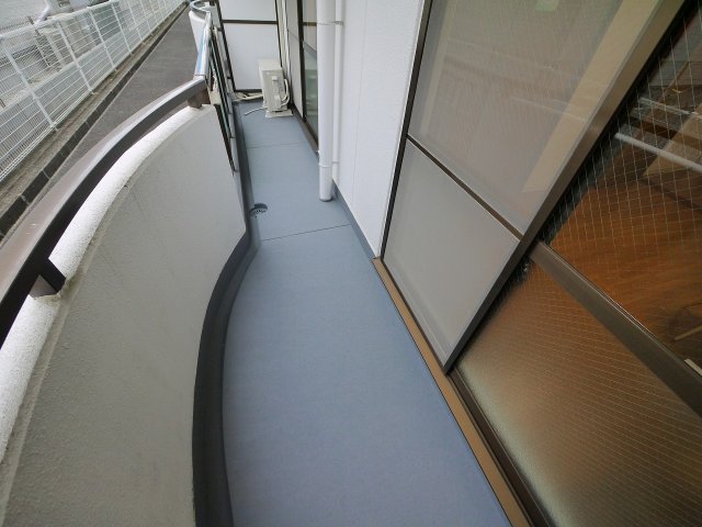 バルコニー　陽当たり良好なバルコニーです