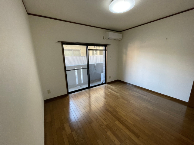 居室・リビング　明るいリビングです